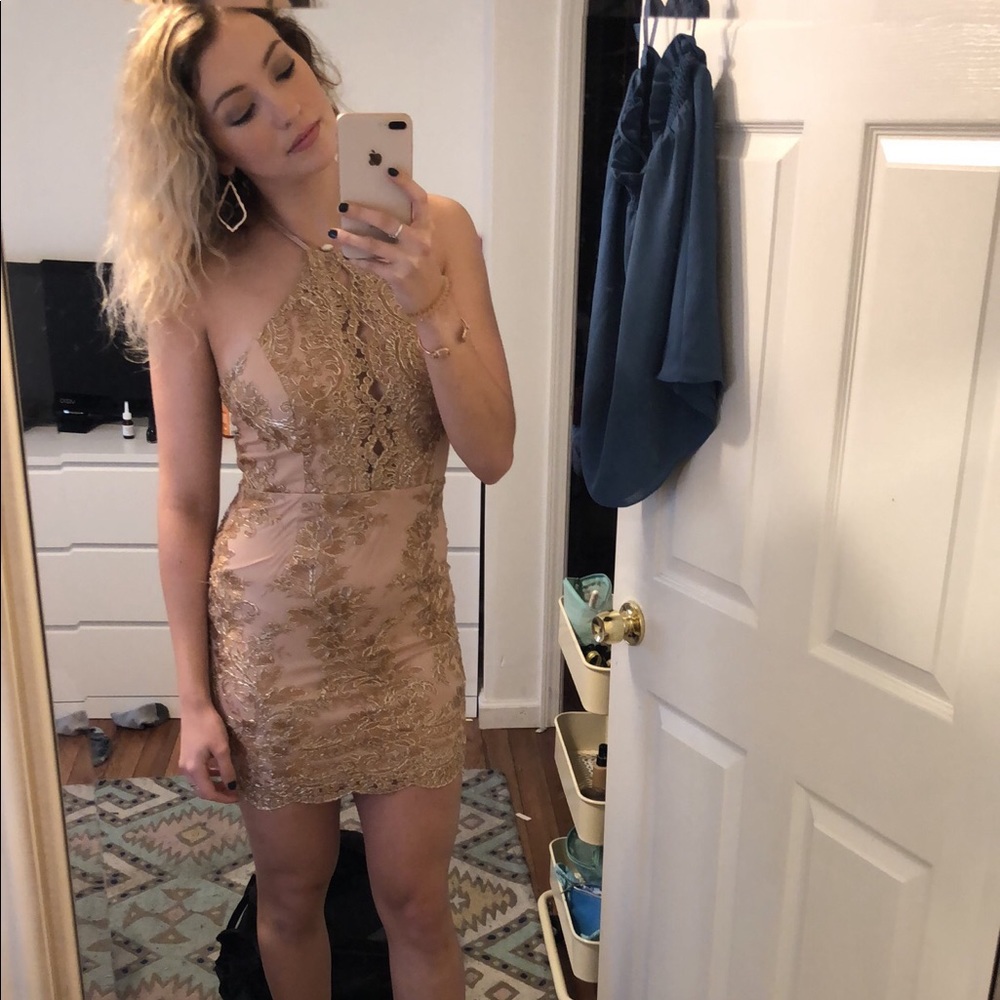 EUC selfie leslie gold cocktail dress w open back